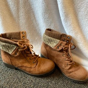 Size 6 1/2 brown ankle boots